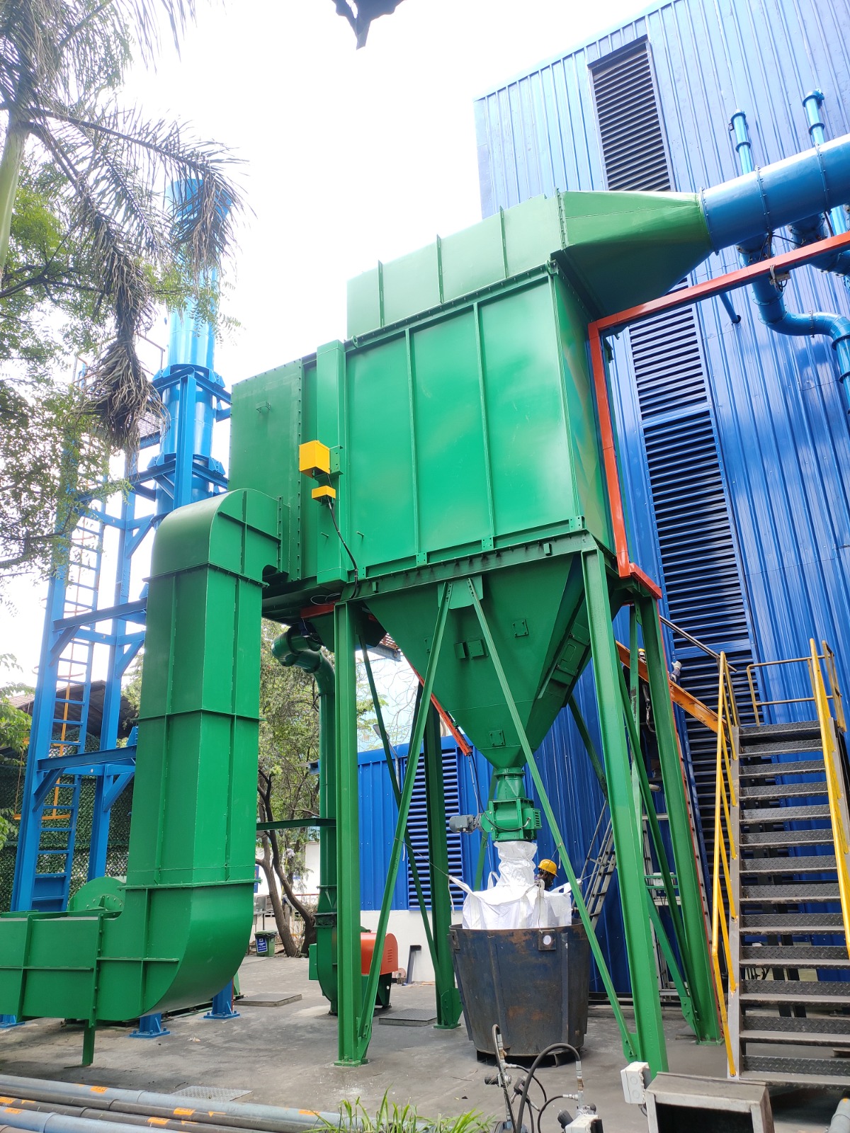 dust extraction system for chromite separator